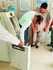 An attempt was made to ransack the ATM in Aurangabad | औरंगाबादेत एटीएमवर गोळ्या झाडून रोकड लुटण्याचा प्रयत्न