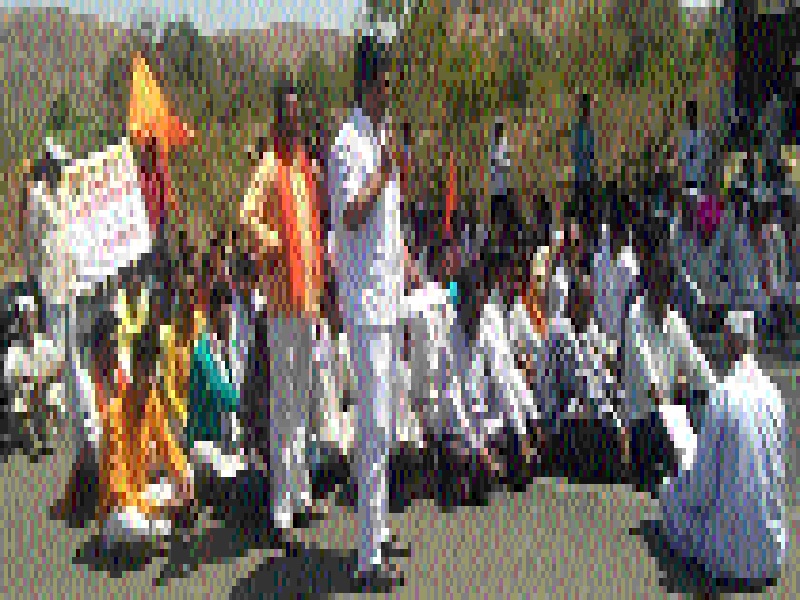 Stop Shiv Sena's hour-long journey for the demand of Aranwadi lake | आरणवाडी तलावाच्या मागणीसाठी शिवसेनेचा तासभर रास्ता रोको