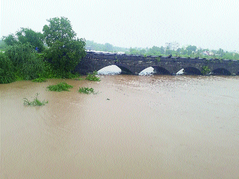  The river Darna is still flooded | दारणा नदीची पूरस्थिती अद्याप कायम