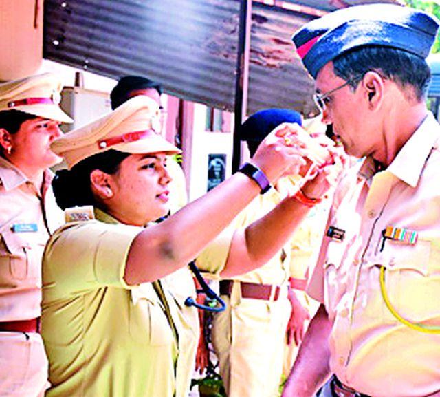 Promotion to 39 police in the district | जिल्ह्यातील ३९ पोलिसांना पदोन्नती