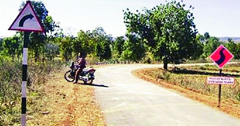 2 crore for 2 km roads | ५५ किमी रस्त्यांसाठी ३२ कोटी