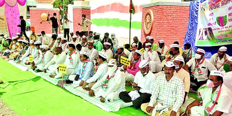 Buldhana Congress agitation against Uttar Pradesh government |  उत्तर प्रदेश सरकारच्या निषेधार्थ काँग्रेसचे आंदोलन