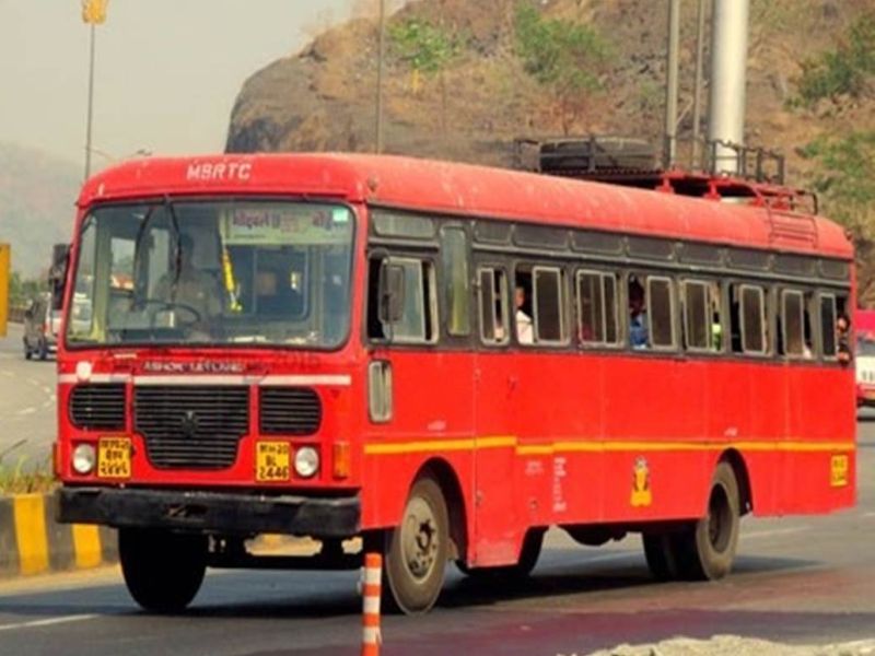Dhule bus passengers suffer due to inconvenience | धुळे बसस्थानकातील असुविधांमुळे प्रवाशी त्रस्त