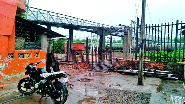 The issue of the railway bridge has disappeared | रेल्वे उड्डाण पुलाचा वाद मिटला