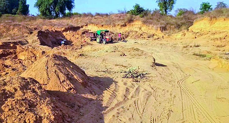 Widespread sand smuggling in Talodhi area | तळोधी परिसरात सर्रास रेती तस्करी