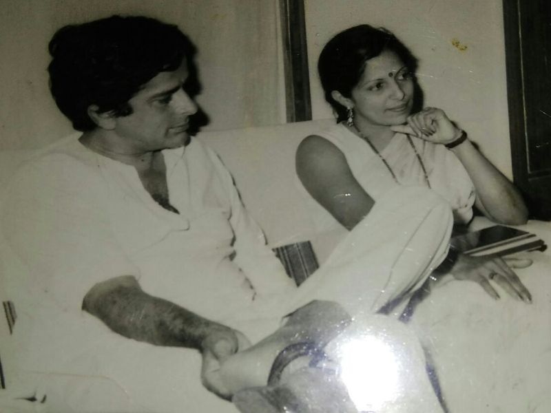 Shashi Kapoor was tention with a heavy cocktail in Jalgaon | जळगावातील असह्य उकाड्याने शशी कपूर झाले होते हैराण