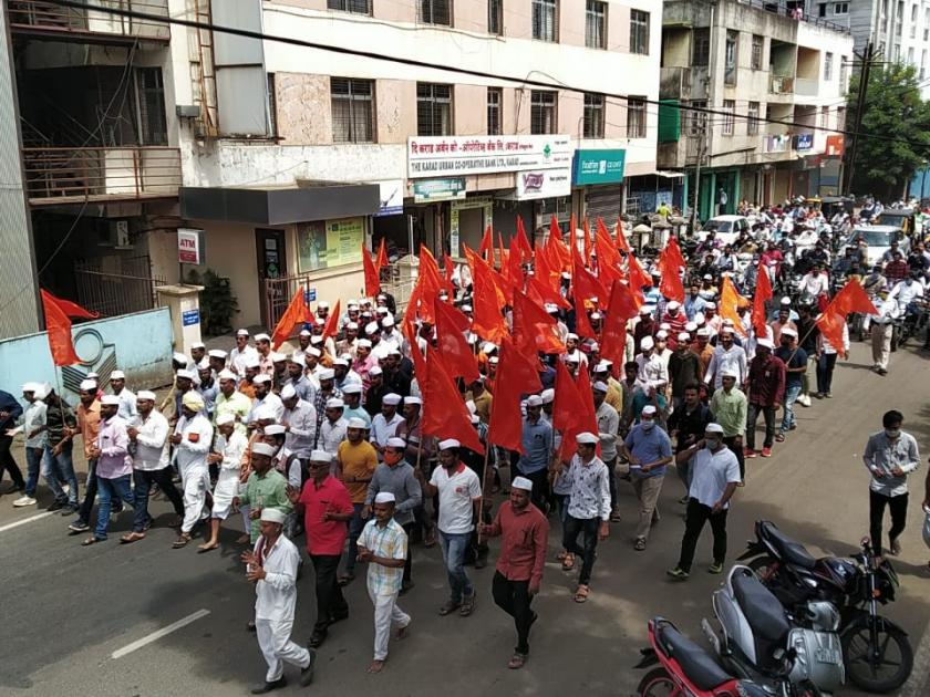 Shiv Pratishthan's protest march in Karhad | शिवप्रतिष्ठानचा कऱ्हाडात निषेध मोर्चा, संभाजी भिडेंसह शेकडो धारकऱ्यांचा सहभाग