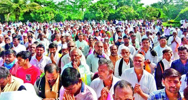 Shani Dev Jivatmaswas crowd at Nastanpur | नस्तनपूर येथे शनिदेव यात्रोत्सवास गर्दी