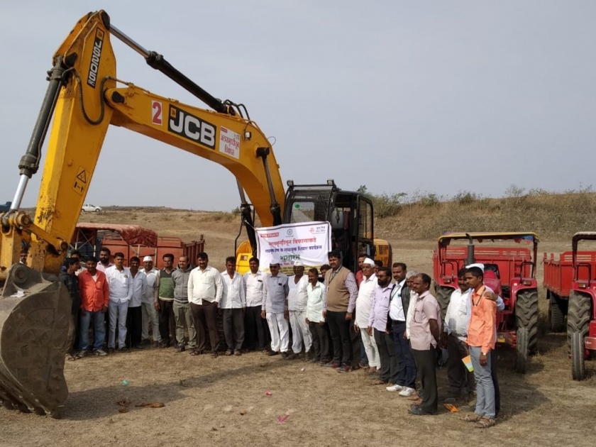 Launch of Sewage free dam site | गाळमुक्त धरण गाळयुक्त शिवार योजनेचा शुभारंभ