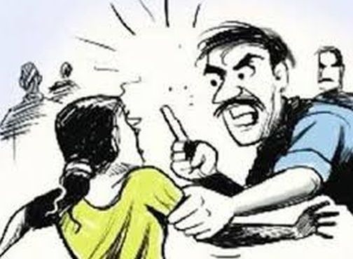 Mokh Budruk beats woman at Patilpada | मोख बुद्रुकचा पाटीलपाडा येथे महिलेस मारहाण