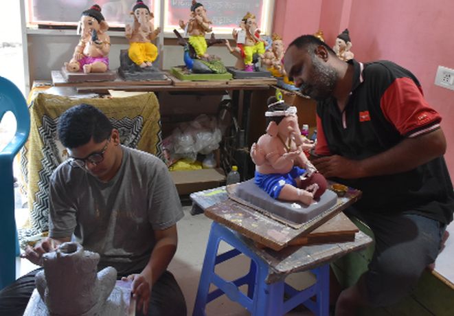 Ganpati idol sellers should get permission | गणपती मूर्ती विक्रीधारकांना परवानगी मिळावी