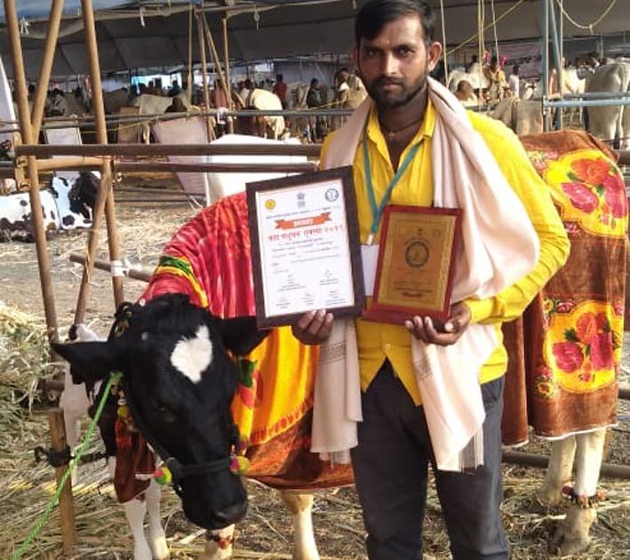 Parbhani: Five prizes in Parbhani in animal husbandry | परभणी : पशुप्रदर्शनात परभणीला पाच पारितोषिके
