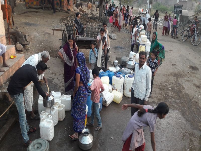 Three villages in the area along with Ratnappripri have severe water shortage | रत्नापिंप्रीसह परिसरातील तीन गावांना भीषण पाणीटंचाई