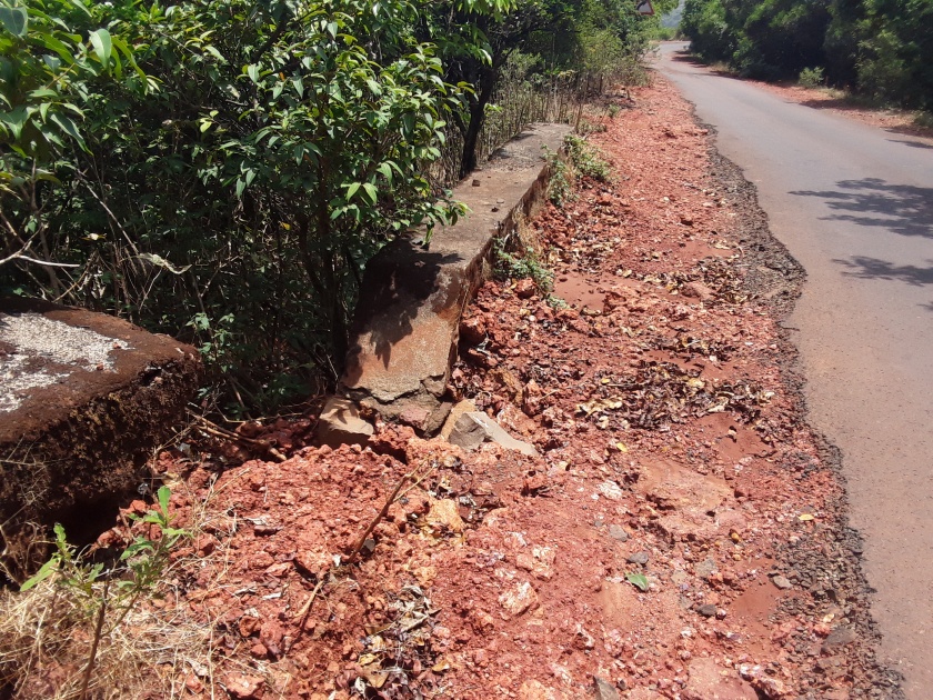 Traffic on Satara-Kas route dangerous! | सातारा-कास मार्गावरील वाहतूक धोकादायक ! अपघाताची भीती