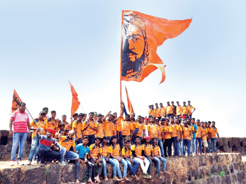 Sindhudurg: Shivprayemi responds to rally on Vijayadurg fort on Shiv Jayanti | सिंधुदुर्ग : शिवजयंतीनिमित्त विजयदुर्ग किल्ल्यावर काढलेल्या रॅलीला शिवप्रेमींकडून प्रतिसाद
