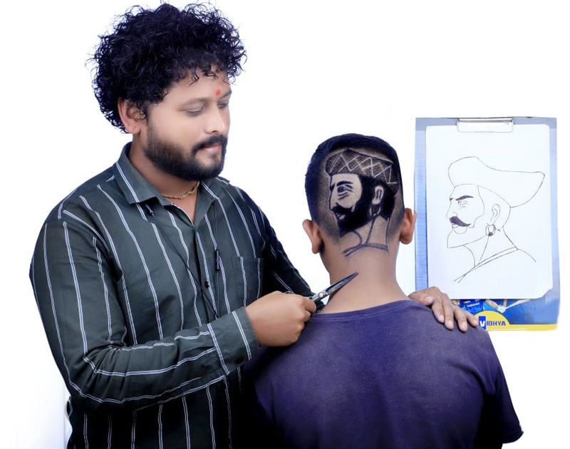 Justification of the anniversary; The image of Shivba Kashid embodied in the hairstyle on the head | जयंतीचे औचित्य; डोक्यावरील केशरचनेत साकारली शिवबा काशीद यांची प्रतिमा