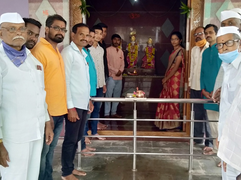 Anandotsav celebrated by anointing at Thangaon due to Ram Mandir Bhumi Pujan at Ayodhya | आयोध्दा येथे राममंदिर भूमिपूजनामूळे ठाणगाव येथे अभिषेक करुन आंनदोत्सव साजरा