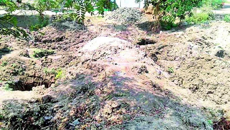 Construction of Gram Panchayat Bhavan without e-tender | ई-निविदा न करताच ग्रामपंचायत भवनाचे बांधकाम