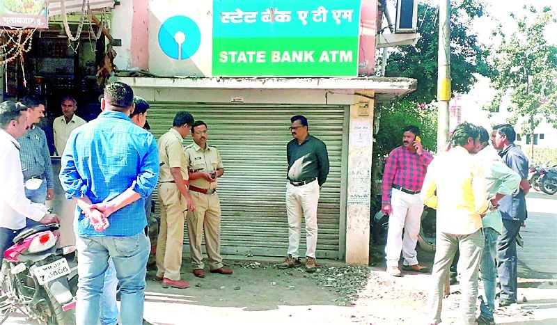 Attempt to break ATMs in Dhuniwale Square failed | धुनिवाले चौकातील एटीएम फोडण्याचा प्रयत्न अयशस्वी