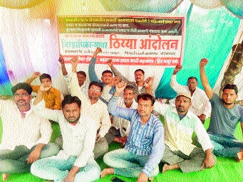 Static agitation against the office of Mathadi workers in Aurangabad District Collectorate | माथाडी कामगारांचे औरंगाबाद जिल्हाधिकारी कार्यालयासमोर ठिय्या आंदोलन