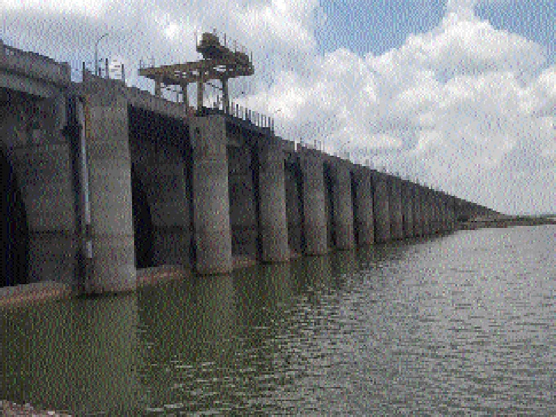 Majalgaon Dam dead outside the grave | माजलगाव धरण मृतसाठ्याबाहेर