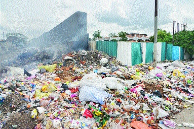 Will the chief minister talk about the garbage in Aurangabad? | औरंगाबादच्या कचराकोंडीवर मुख्यमंत्री बोलणार का?