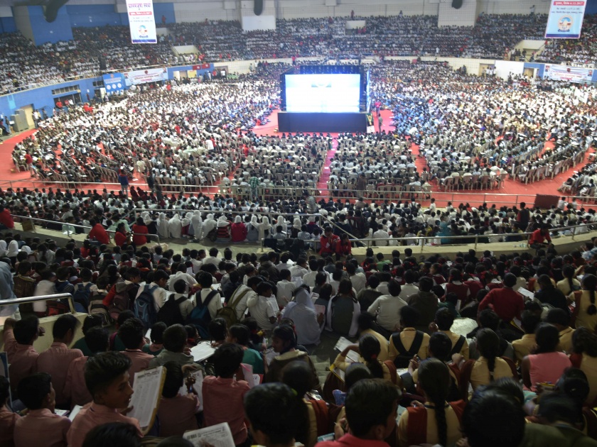 World Record in Nagpur: More than 14 thousand students participants | नागपुरात अभिवादन प्रश्नमंजूषा स्पर्धेने घडविला जागतिक विक्रम : १४ हजाराहून अधिक विद्यार्थ्यांचा सहभाग