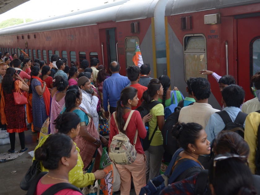 Train from Nagpur of BJP members reached Mumbai via Gujarat; Completion attendance | नागपूरहून निघालेली भाजपा कार्यकर्त्यांची ट्रेन गुजरातमार्गे मुंबईत; समारोपाला हजेरी