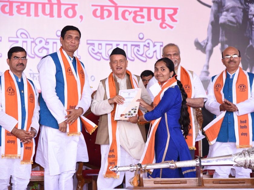 Abhishek, Nanavare Governor Bhagat Singh Koshari honored | अभिषेक, ननवरे यांचा राज्यपाल भगतसिंह कोश्यारी यांच्या हस्ते  गौरव