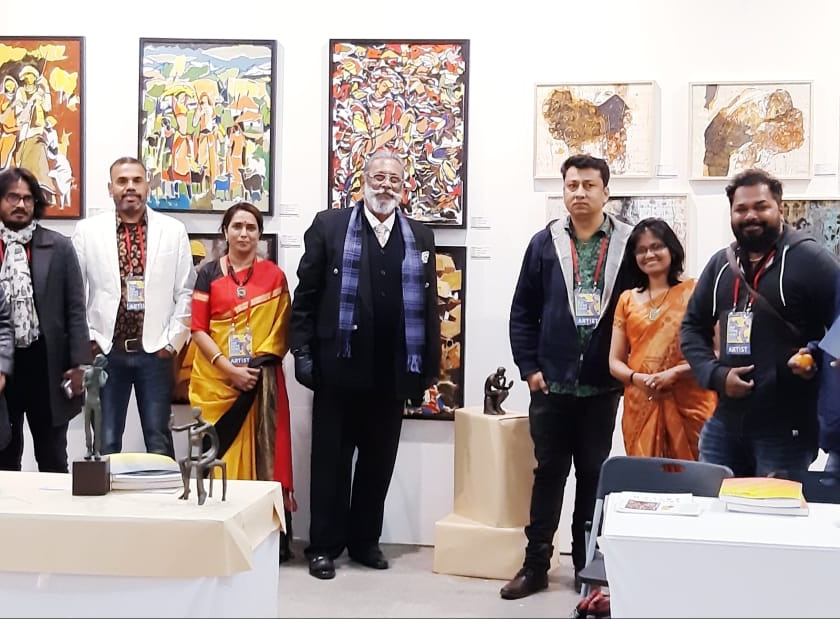 Response to exhibition of paintings by Sanjeev Sankpal, Atul Dake in Busan | संजीव संकपाळ, अतुल डाके यांच्या चित्र-शिल्पांच्या प्रदर्शनाला बुसानमध्ये प्रतिसाद