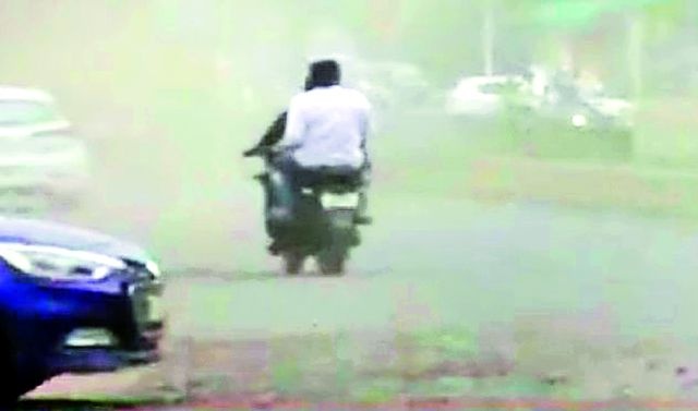 Citizen's health risks in the streets of Chandrapur | चंद्रपुरातील रस्त्यांवरील धुळीने नागरिकांचे आरोग्य धोक्यात