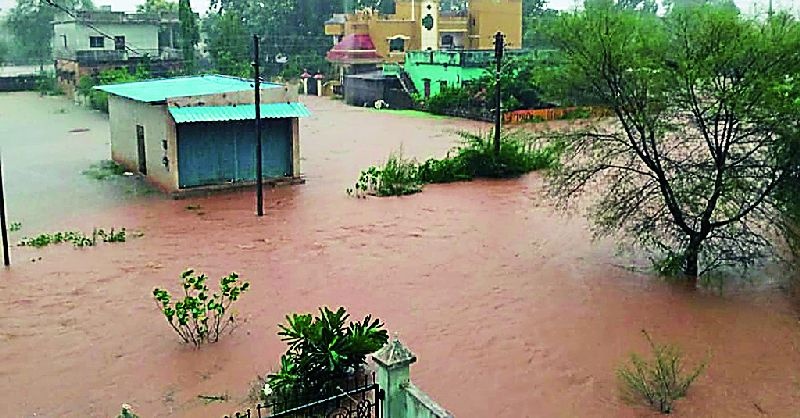 Rainfall hail in Brahmapuri, Nagbhid, Chimur | ब्रह्मपुरी, नागभीड, चिमूरमध्ये पावसाचा कहर