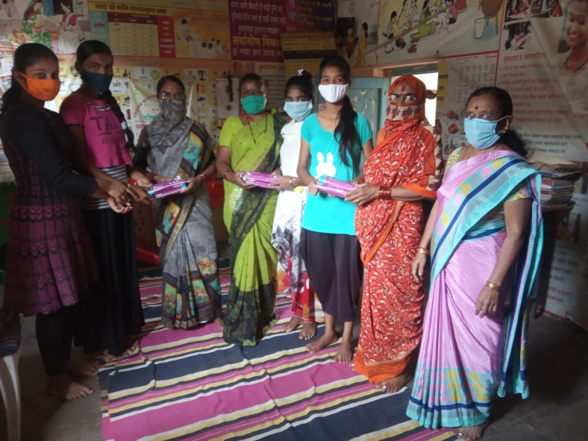 Distribution of sanitary napkins in Janori Anganwadi | जानोरी अंगणवाडीत सँनिटरी नॅपिकन वाटप