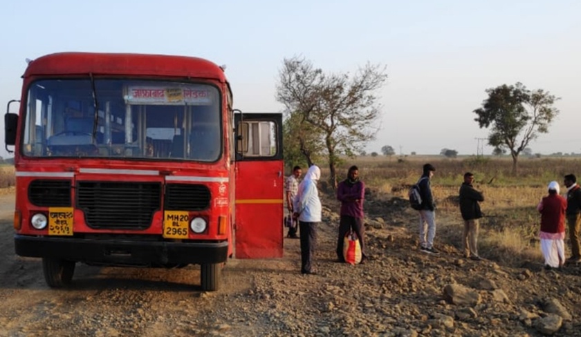 Travelers troubled over by buses | खटारा बसेसला प्रवासी वैतागले