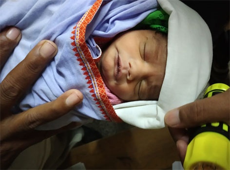 Four-day-old infants were found in the field | चार दिवसाचे अर्भक शेतात आढळले