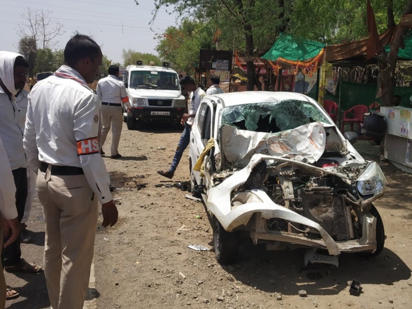 Five employees injured in car accident | कार अपघातात पाच कर्मचारी जखमी