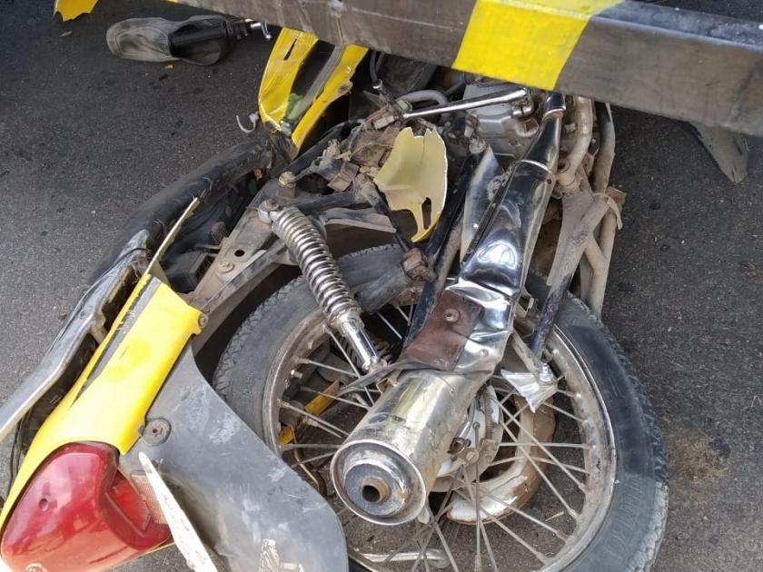 Truck-motorcycle accident is a serious injury | ट्रक-मोटरसायकल अपघात एक गंभीर जखमी