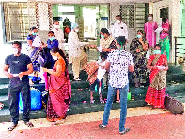 Homecoming of nine coroners in Lasalgaon | लासलगाव येथील नऊ कोरोनाबाधितांची घरवापसी