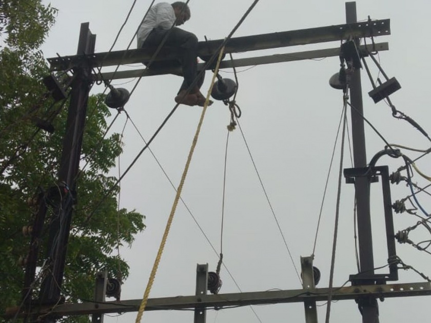 The power company started the mission monsoon | वीज कंपनी लागली कामालाआता मिशन मान्सून