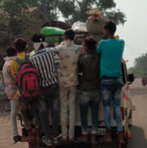 Road safety week in Shahada | शहाद्यात रस्ता सुरक्षा सप्ताहाचा उडाला फज्जा