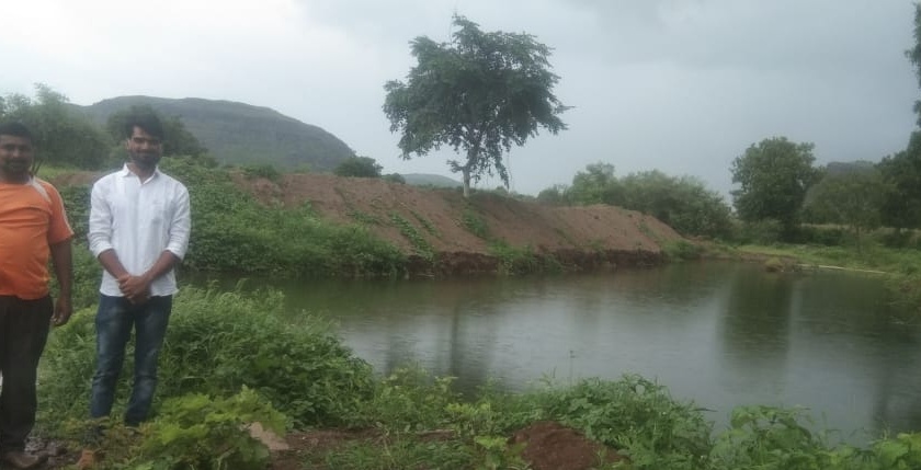 Diversion dam overflow at Ajmer Saundane village | अजमीर सौंदाणे गावातील वळण बंधारा ओव्हरफ्लो