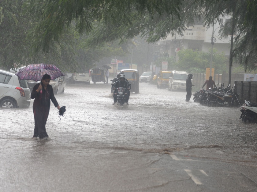 nashik,the,return,rains,swept,the,district | परतीच्या पावसाने जिल्ह्याला झोपडले