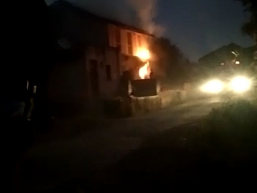Explosion of gas cylinder at Kumbhari | कुंभारी येथे गॅस सिलिंडरचा स्फोट