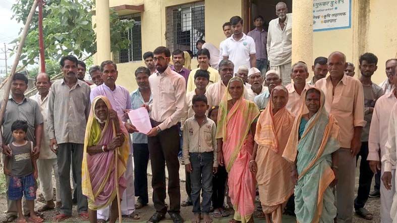 Farmers Reservation Asked by 110-year-old Bahinabai in Wardha district | वर्धा जिल्ह्यातील ११० वर्षांच्या बहिणाबाईंनी मागितले शेतकरी आरक्षण