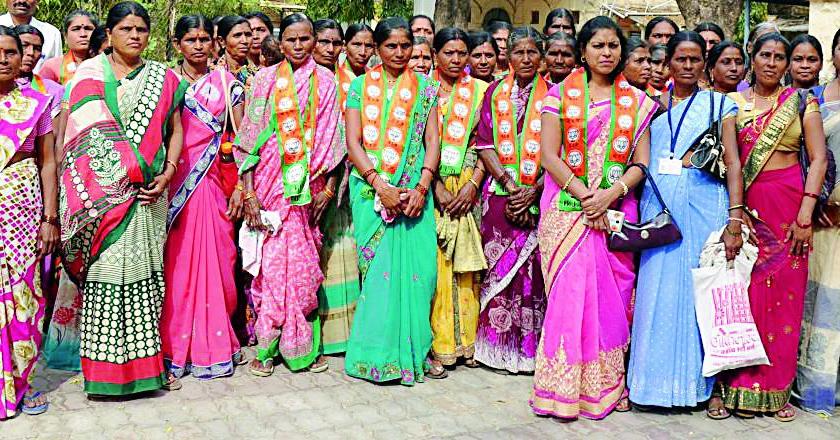 Pimpri kalasaha women for drinking | पिंपरी कलगात दारूबंदीसाठी महिलांची धडक