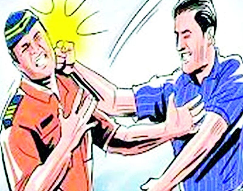 Both of them threatened to stick their hands on their uniforms at Paephali Police Station | पाेफाळी पाेलीस ठाण्यातच दोघांनी घातला वर्दीवर हात अन्‌ अडकविण्याची धमकी