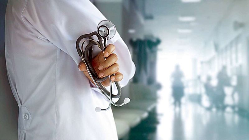 Disagreements in the health department to increase the age limit of doctors | डॉक्टरांची वयोमर्यादा वाढविण्यावरून आरोग्य विभागात मतभेद