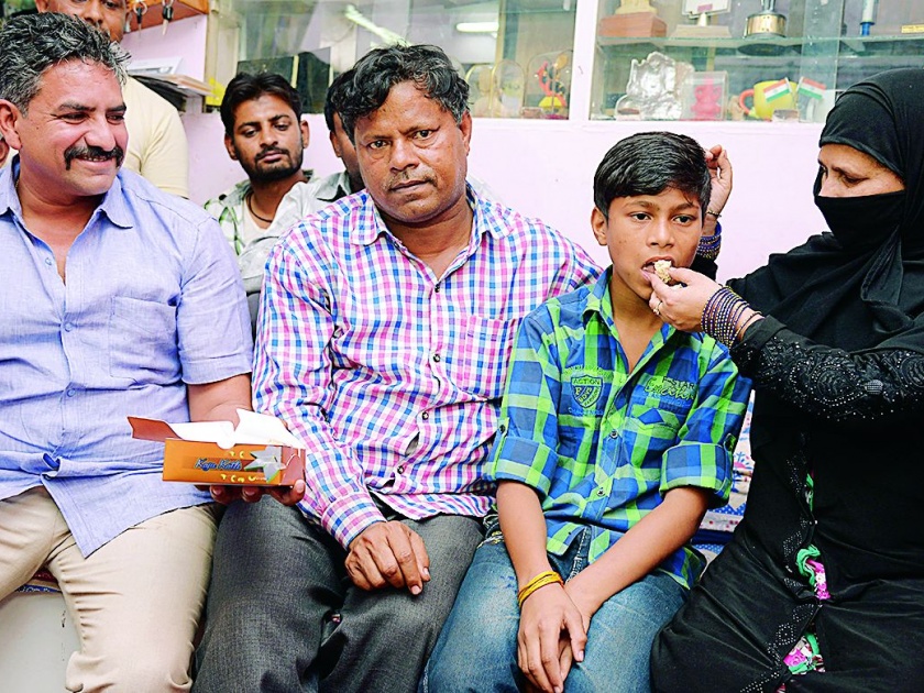 Nagpur platform boy gets parents after 5 years | नागपुरातील प्लॅटफॉर्म स्कूलच्या अलाद्दीनला मिळाला मायेचा ‘चिराग’