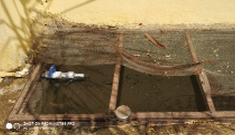 Stuck in the realm of filth | घाणीच्या साम्राज्यात अडकले प्राथमिक आरोग्य केंद्र ‘कोरोना’च्या अनुषंगाने अस्वच्छतेचे उमटले प्रदर्शन!