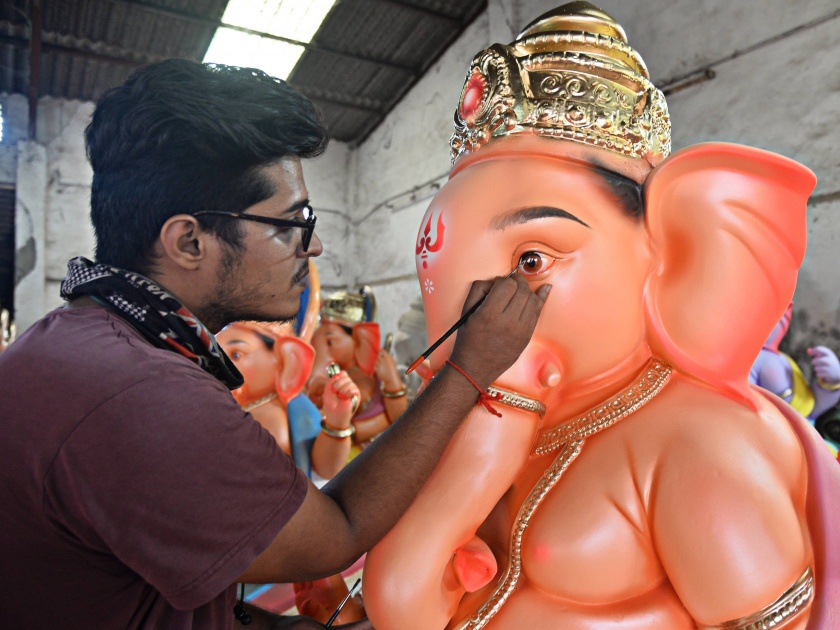 Ganesha idol 21 inches high in Shivaji Chowk this year | शिवाजी चौकात यंदा २१ इंच उंचीची गणेशमूर्ती, महागणपतीचे ऑनलाईन दर्शन